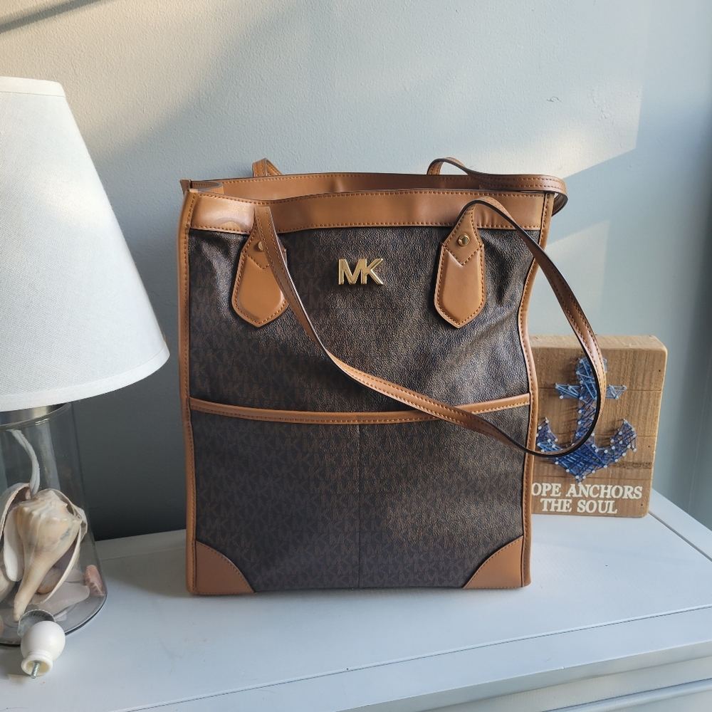 Michael Kors Bay large logo tote NWT